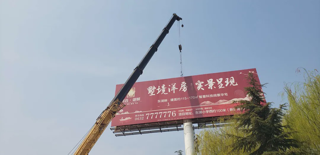 咸阳福银高速单立柱广告塔制作公司——专业广告制作服务